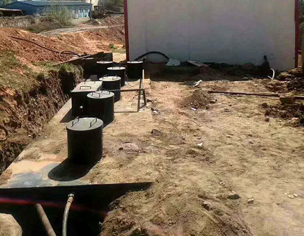 གྲོང་གསེབ་ཀྱི་ས་འོག་ཏུ་སྦས་པའི་བཙོག་ཆུ་གཙང་སྒྱུར་བྱེད་པའི་སྒྲིག་ཆས་