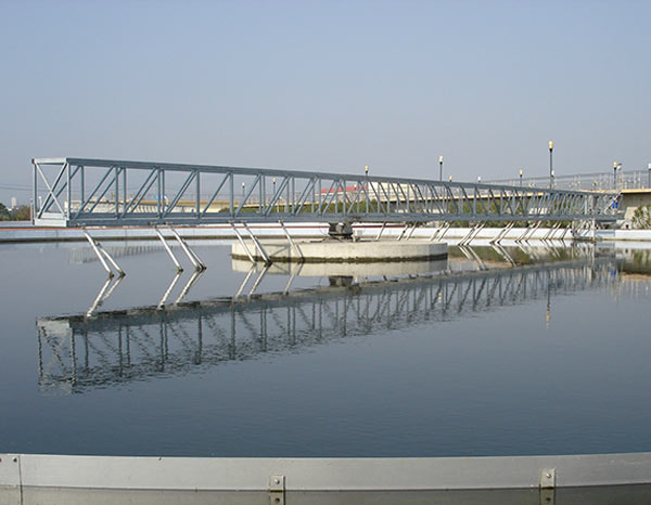 周边传动刮吸泥机